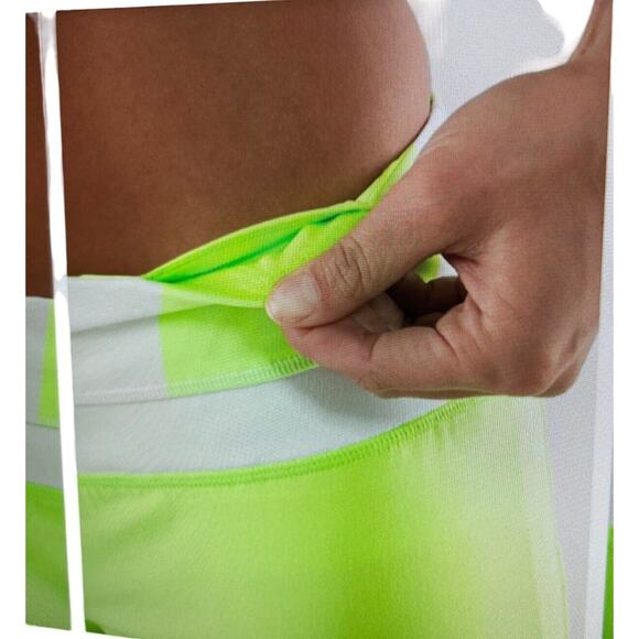 Lululemon Groovy Run Shorts Zippy Green Womens Sz 6 Zip Pocket Stretch Logo - Picture 8 of 9